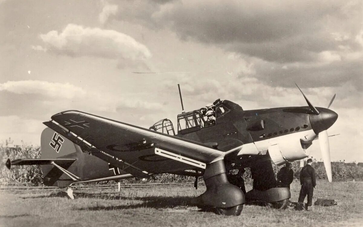 Юнкерс 87 самолет. Немецкий самолет штука. Немецкий самолет штука. Junkers ju 87. Немецкий самолет штука.