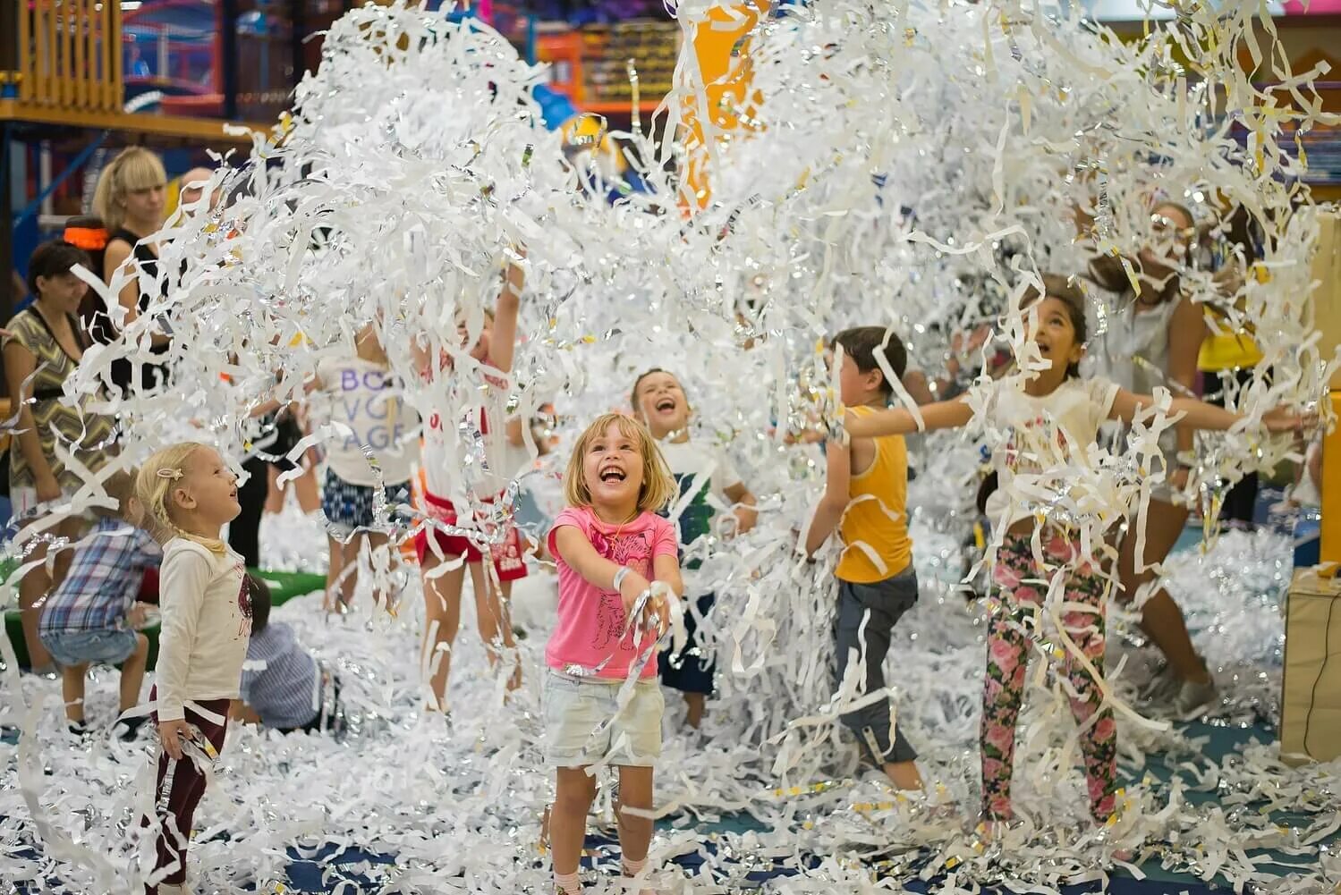 бумажная дискотека для детей. бумажная вечеринка. бумажки шоу. бумажное шоу для детей. бумажная вечеринка для детей.