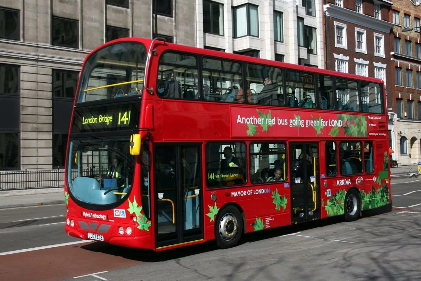 How much is the bus. Дабл Деккер бас. Дабл Деккер в Лондоне. London Double Decker Bus. Двухэтажный автобус в Великобритании.