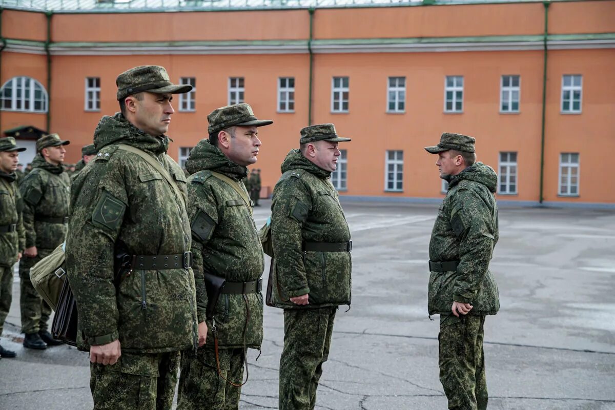 Командование роты. 154 Комендантский Преображенский полк. Строй солдат. Военное построение.