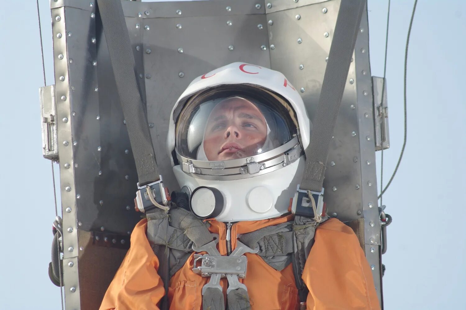 Фото Юрия Гагарина в скафандре первый полет.