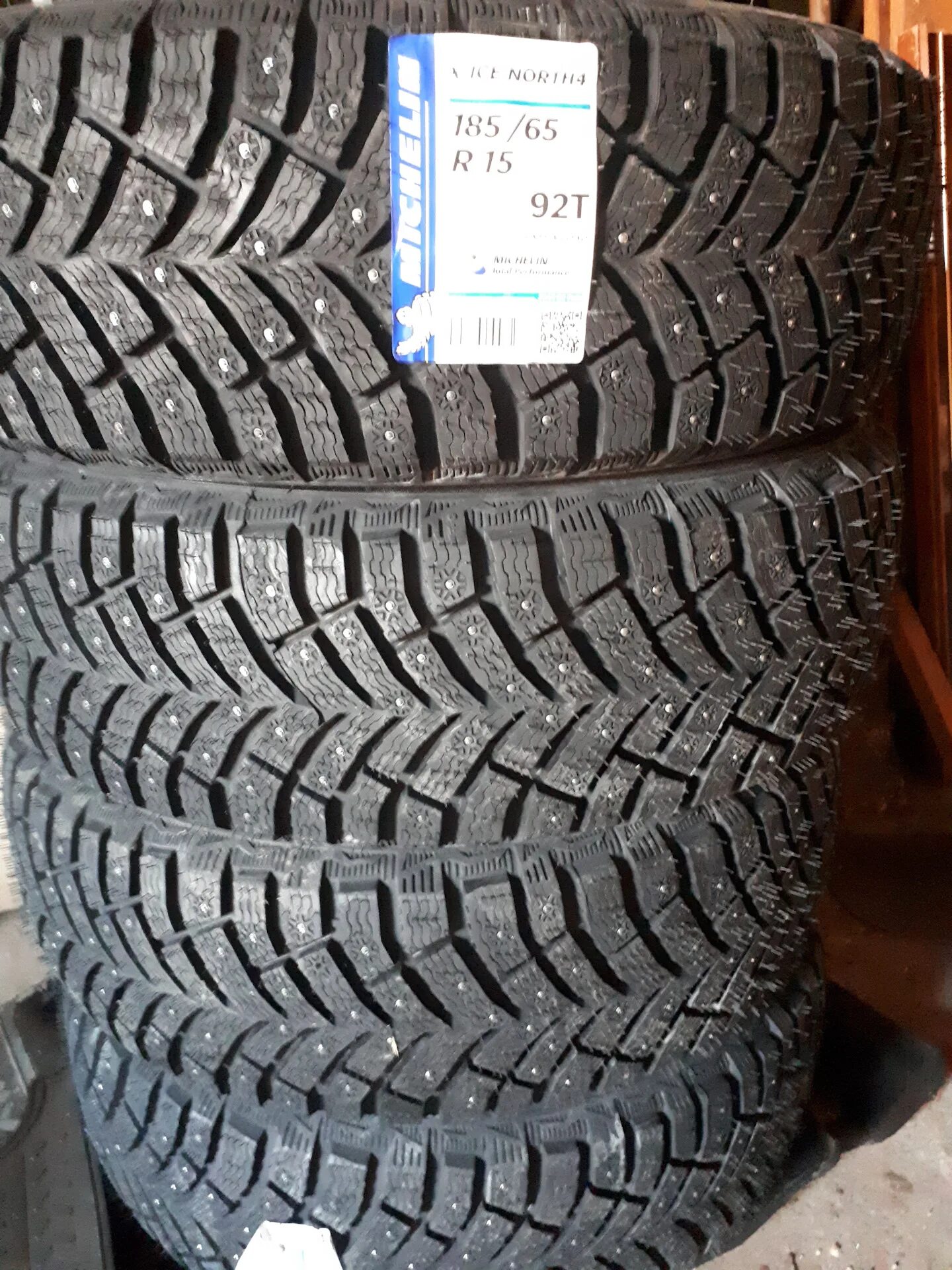 Michelin x ice north 4 185. Мишлен Икс айс Норд 4 185/65/15. Michelin x-Ice North 4 92t XL. Michelin x-Ice North 4 185/65 r15 92t XL. Michelin Ice North 4 185/65 15.