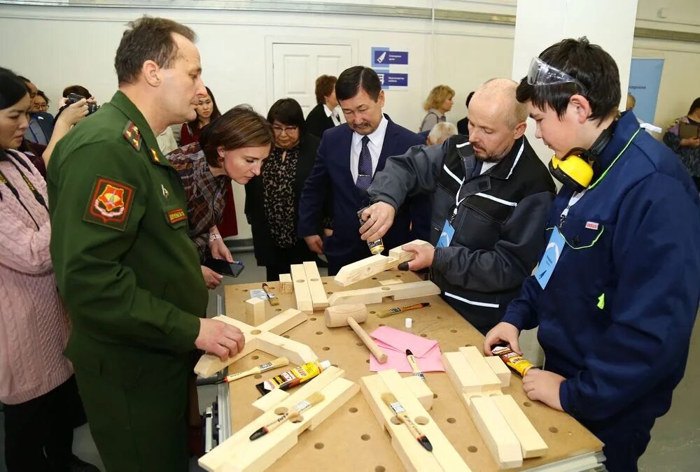 Гнездилова горно алтайск. Горно-Алтайский политехнический колледж имени Гнездилова. Политех имени Гнездилова горного Алтая. Открытие мастерских в Политехническом колледже.