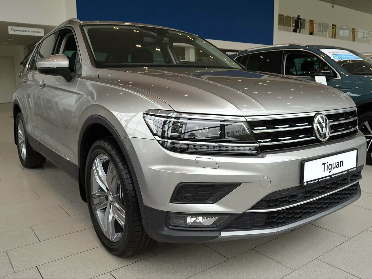 Сколько стоит volkswagen tiguan. Фольксваген Тигуан 2019 серебристый. Фольксваген Тигуан 2018 серебристый. Фольксваген Тигуан 2018 серый. Фольксваген Тигуан 2 серебристый.