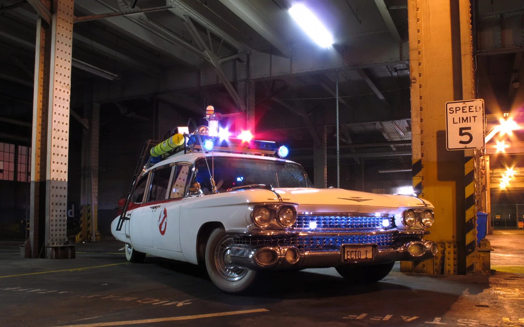 Охотники за привидениями экто 1. Кадиллак Экто 1. Машина Ecto 1. GHOSTBUSTERS Ecto-1. Экто 1 Кадиллак Супериор.