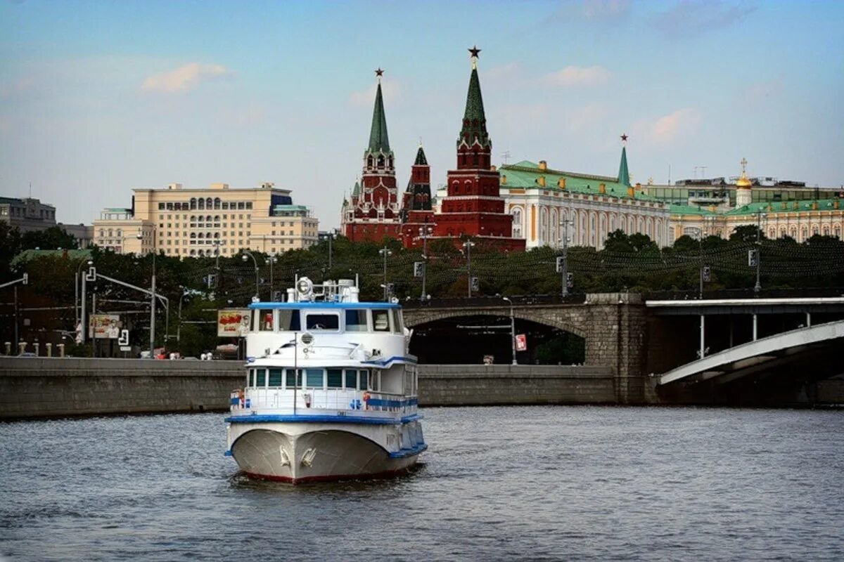 Экскурсия на пароходе. Теплоходная прогулка Москва. Прогулка по Москве-реке на теплоходе. Теплоход Москва река. Теплоходная прогулка по Москве реке.