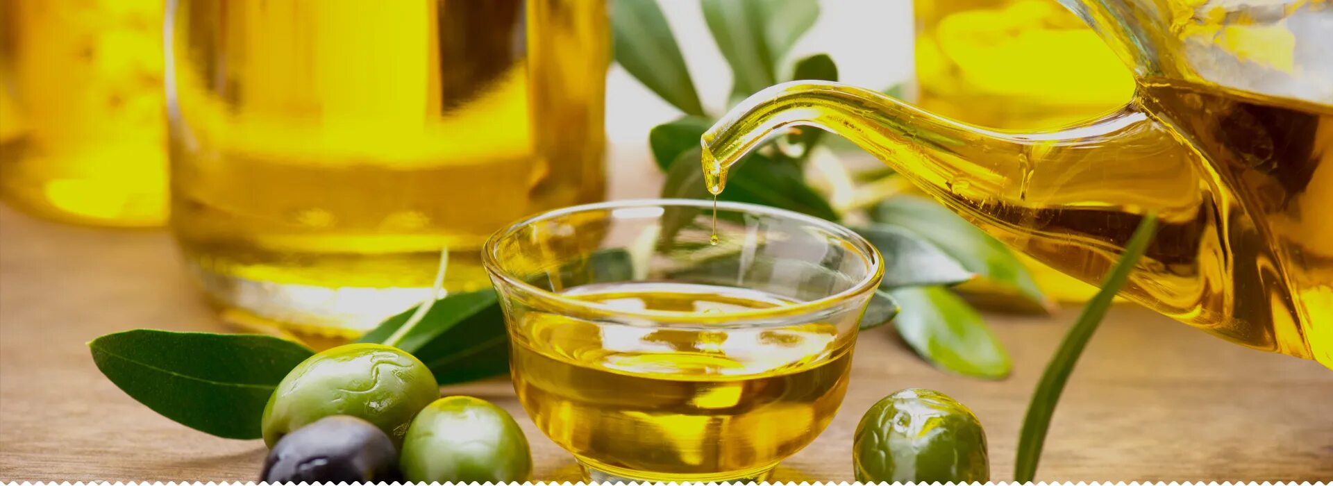 Оливковое масло утром натощак. Olive Oil. Фон зелень. Poyraz Extra Virgin. Продаю мед красивая картинка 1920ч640.