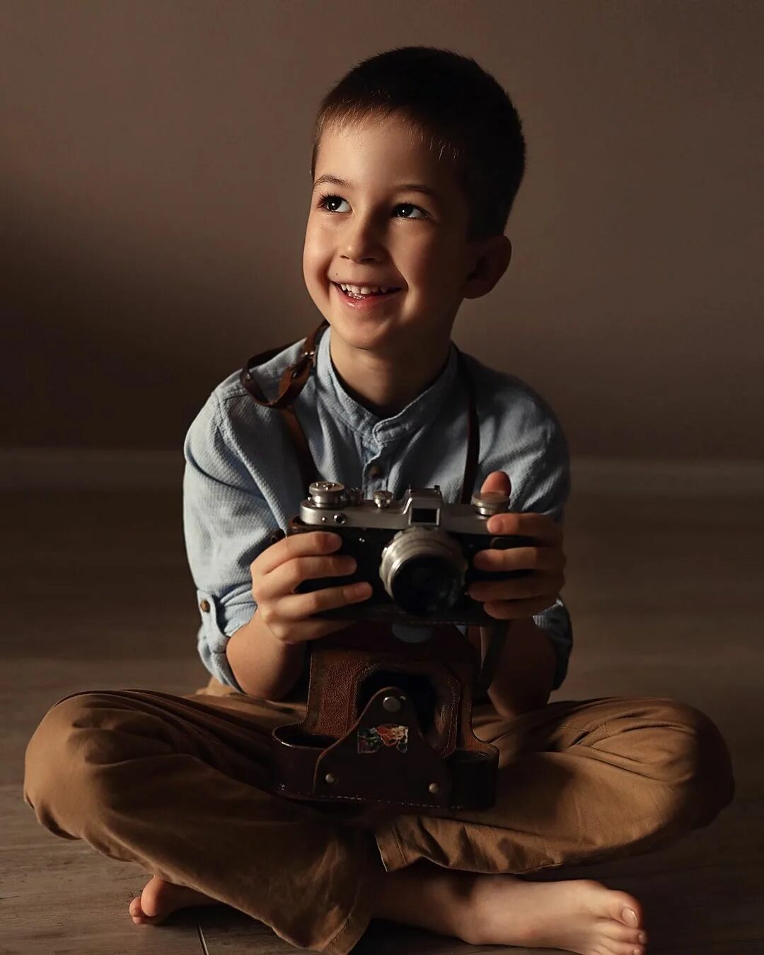 папа фотографирует.