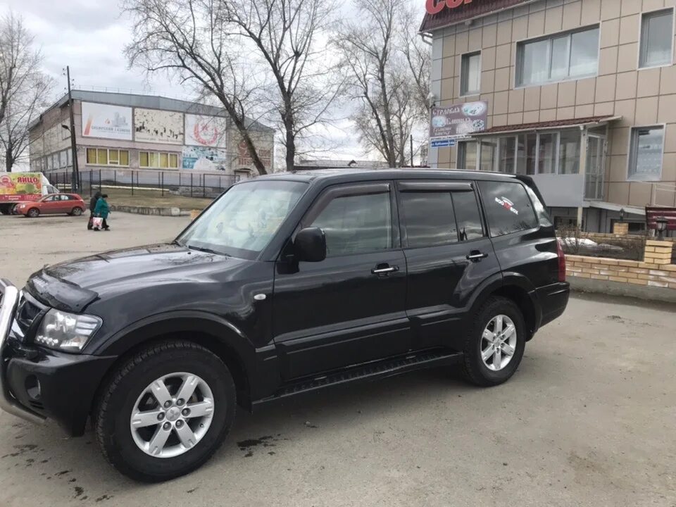 Митсубиси паджеро 3 черный. Мицубиси паджеро 2004. Mitsubishi pajero 3 exclusive 3. Митсубиси паджеро 2004г. Митсубиси паджеро 2004г.