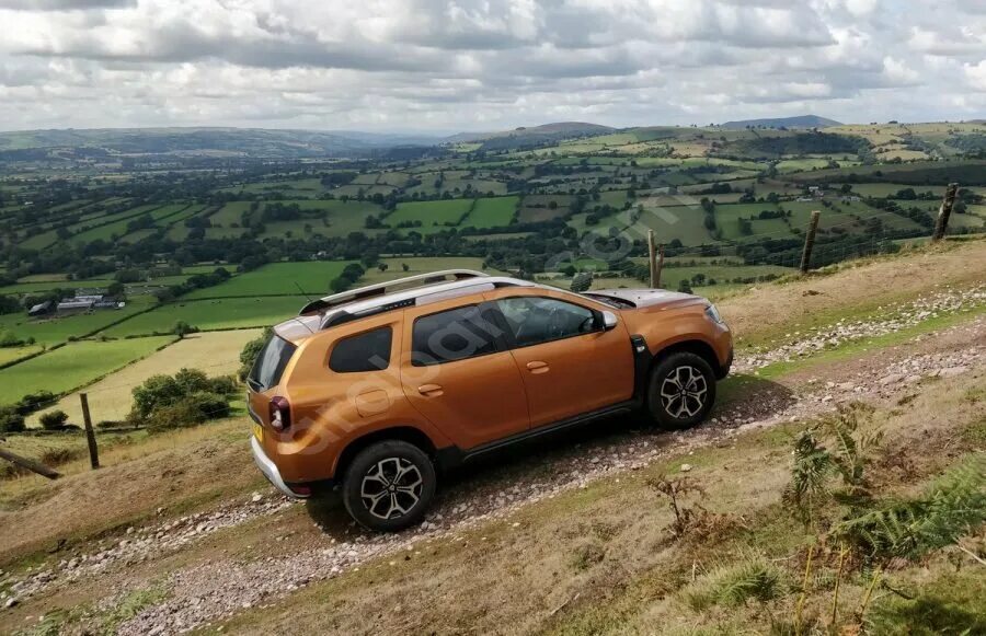 Дергается рено дастер. Renault duster 2025. dacia duster 2025. рено дастер 2025 оранжевый. renault duster 2025.