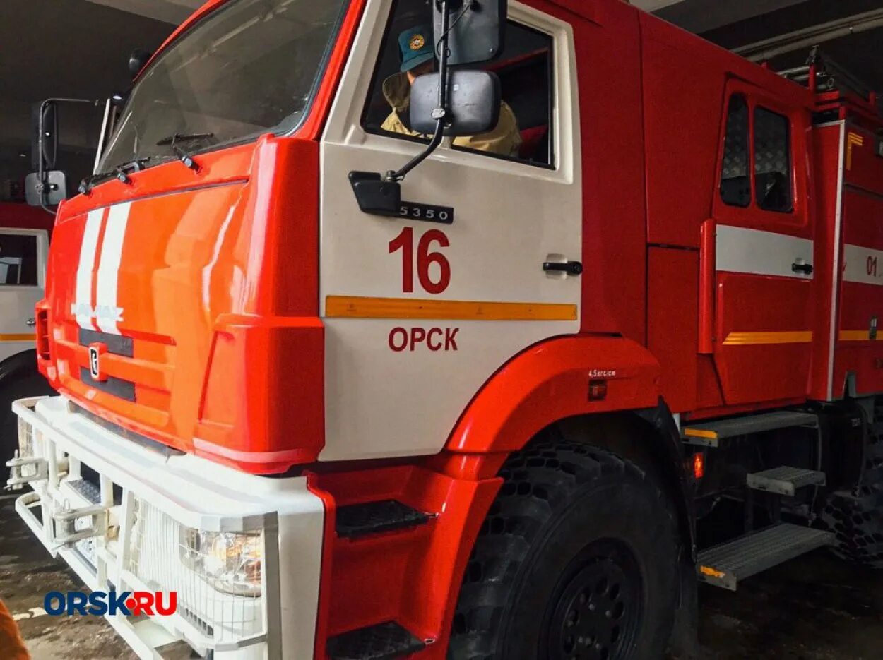 АКП пожарный автомобиль. Орск пожарные машины. Пожарная часть г.Орск. Пожарная часть Орск.