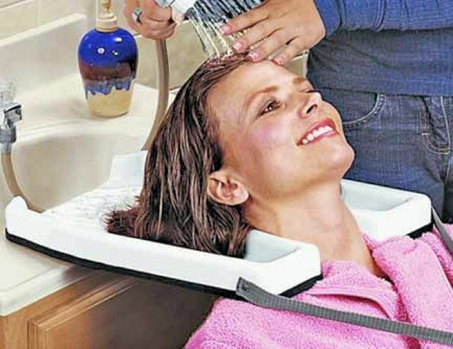 Приспособление для мытья головы. Подставка для мытья головы. Приспособление для мытья головы в раковине. Подставка для мытья головы в раковине.