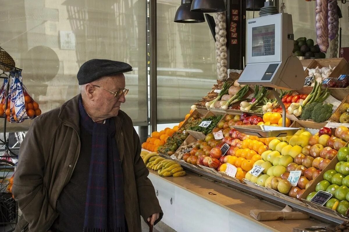 Люди на рынке. Люди на рынке овощей. Люди на базаре. Базар (рынок).