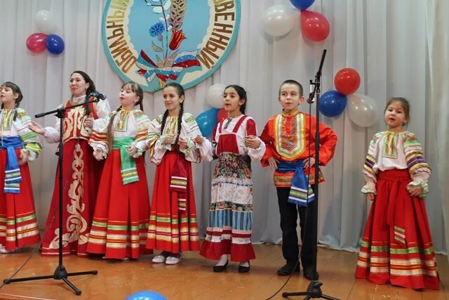 Погода в благодаровке одесского. Картинка обильный край Благословенный. Село Благодаровка Одесский район. Оформление сцены на обильный край Благословенный. Благодаровский ЦКИД.