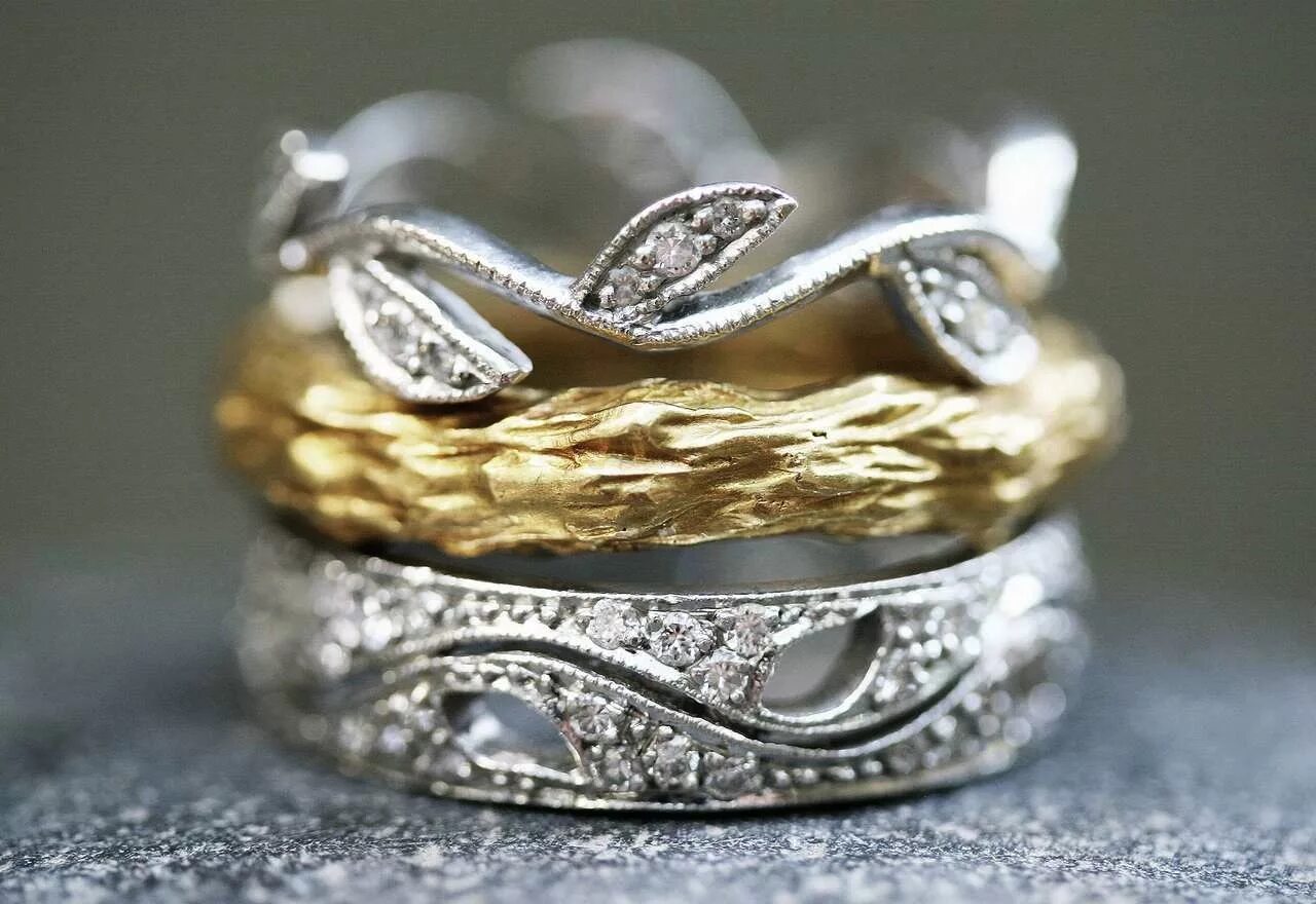 Дом обручальных колец. Дом обручальных колец. Необычные свадебные кольца. Обручальные кольца парные версаль. Дом обручальных колец.