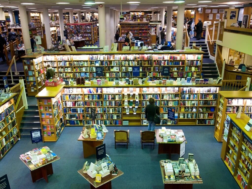 Книжный магазин Блэквелла Оксфорд. Самый большой книжный магазин. Самый большой книжный в Москве. Крупные книжные магазины в Москве. Книжный магазин смоленск