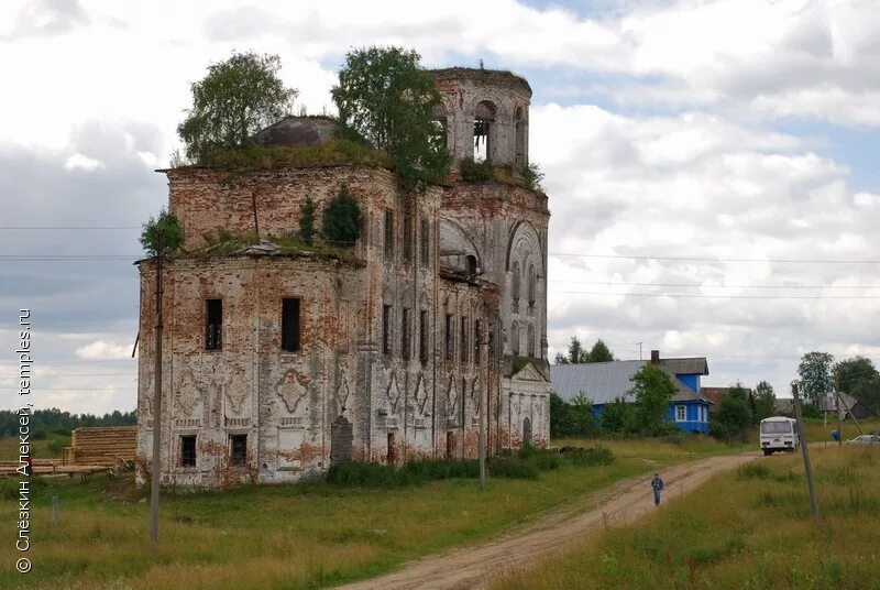 Воскресенский храм варницы тотьма. Церковь в селе спасское вологодского района-1. Река царева тотемский район. Разрушенный храм в тотьме. Церковь иоанна предтечи, деревня предтеча.