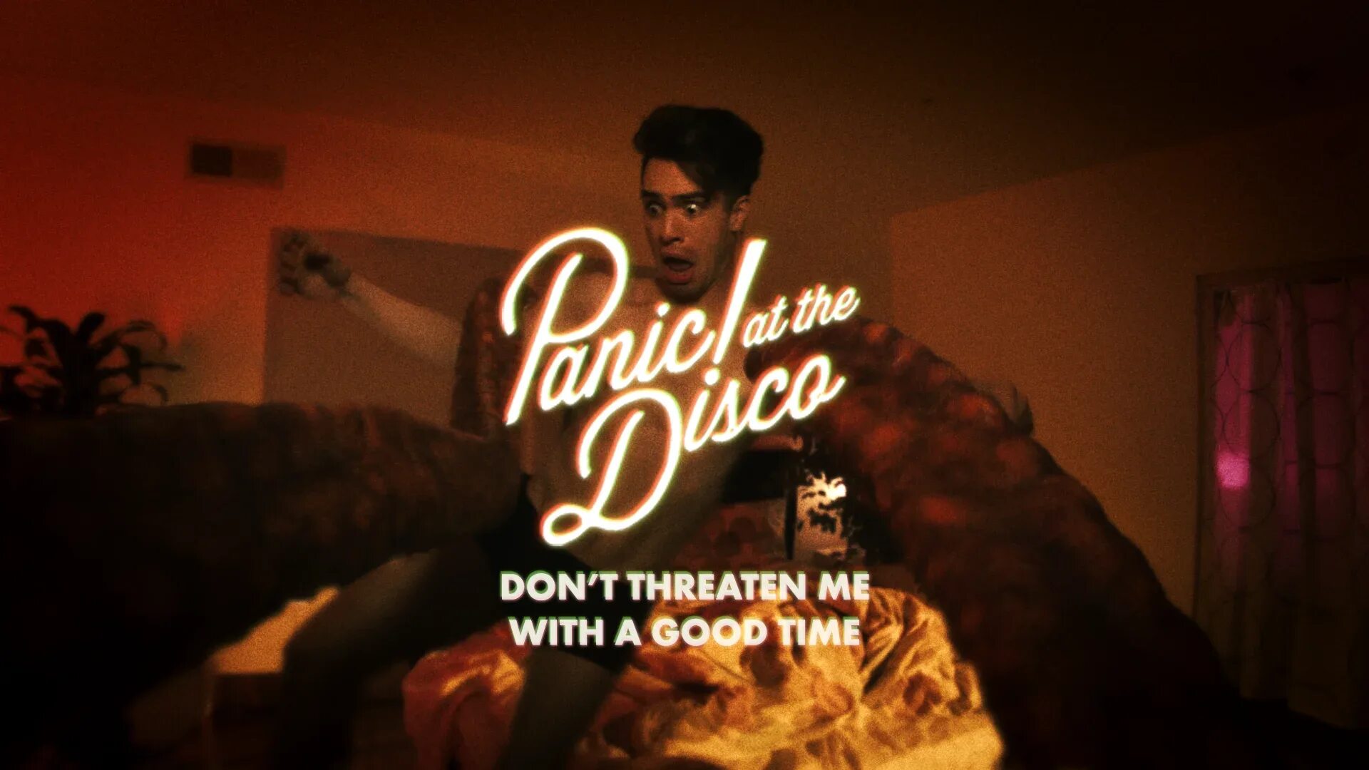 Panic at the Disco don't threaten me with a good time. Dont threatened me with a good time. Panic! At the Disco «don't threaten me with a good times» перевод текста. Don't threaten me.