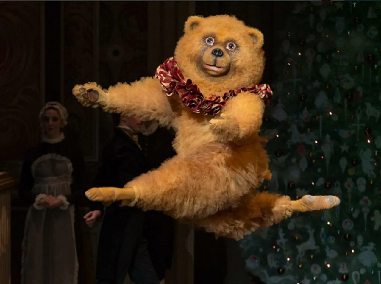 Где медведь танцует. Танцующий медведь. Медведь танцует. Медвежонок танцует. Медведь балет.