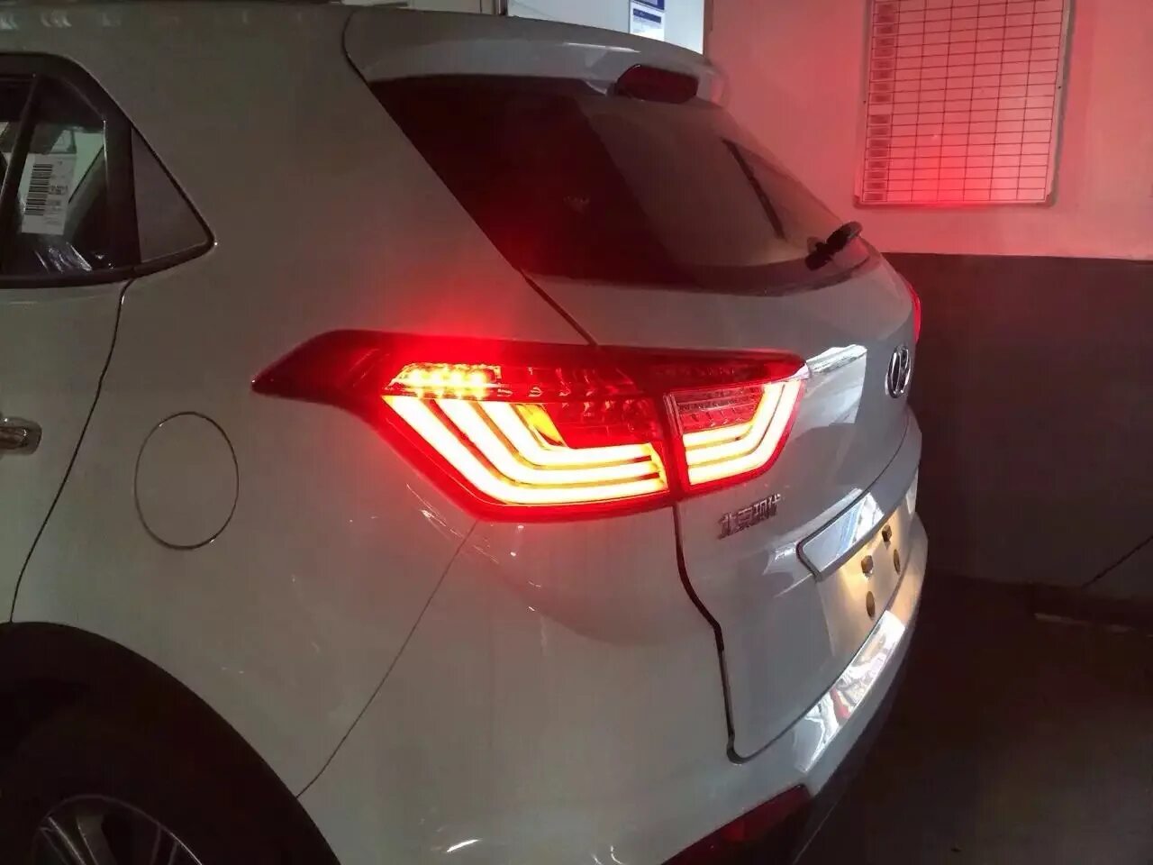 Задние фонари на хендай крета. Hyundai creta задние фонари. задний светодиодный фонарь hyundai creta. задние светодиодные фонари на хендай крета. задние фары крета светодиодные.