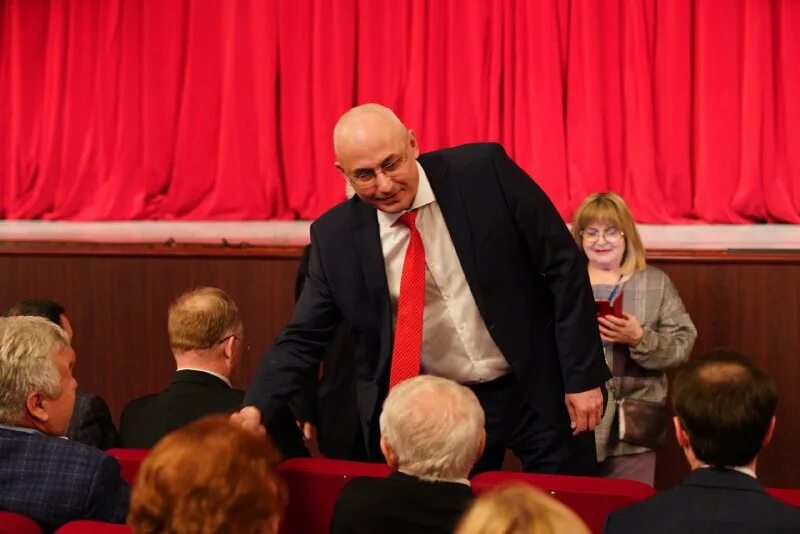 Обладательницы круглого лица. Круглое лицо у девушки фото. Лицах форум. Евразия 2022 челябинск челгу. Евразия директора.