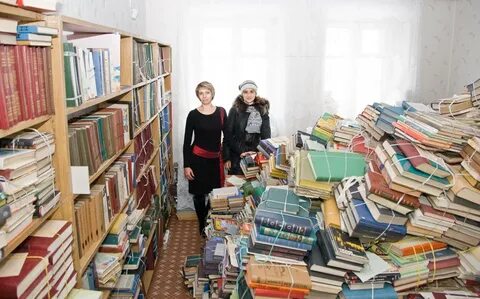 Находился в библиотеке