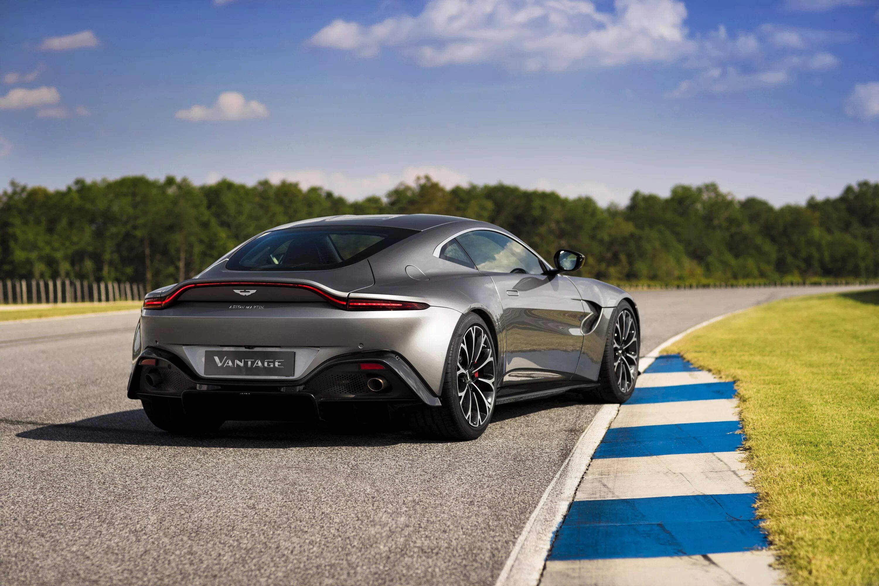 Aston martin db10 vantage. Aston martin vantage 2018. Aston martin vantage amr pro. Aston martin vantage 2018. Aston martin vantage 2019.