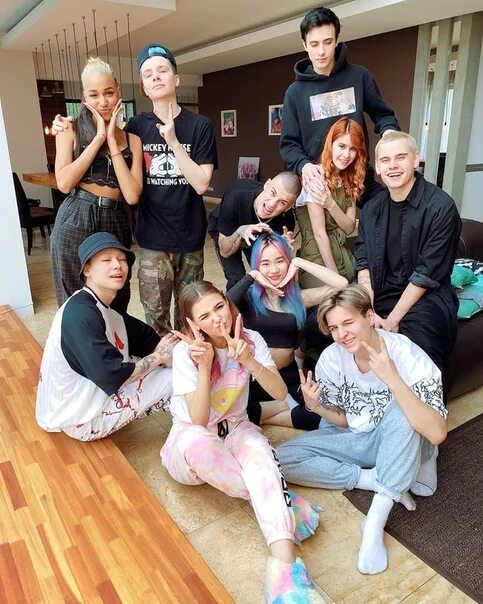 Кто по нации тим тим. Участники эксо тим. иксо хаус участники. xo team house участники. иксо тим хаус.
