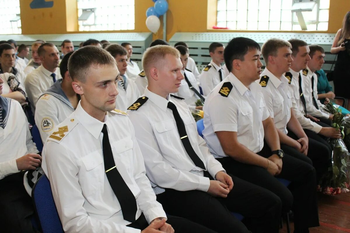 Морской колледж после 9 класса. Курсанты мгу им невельского. форма курсанта мгу невельского. форма мгу невельского колледж. морские курсанты гумрф.