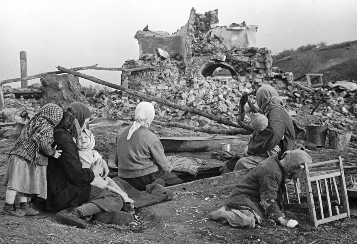 Связанный и разрушенный. Сожженные города и деревни в ВОВ 1941-1945г. Разрушенная деревня 1945 ВОВ. Разрушенные деревни СССР после войны 1941-1945. ВОВ деревня жизнь в оккупации.