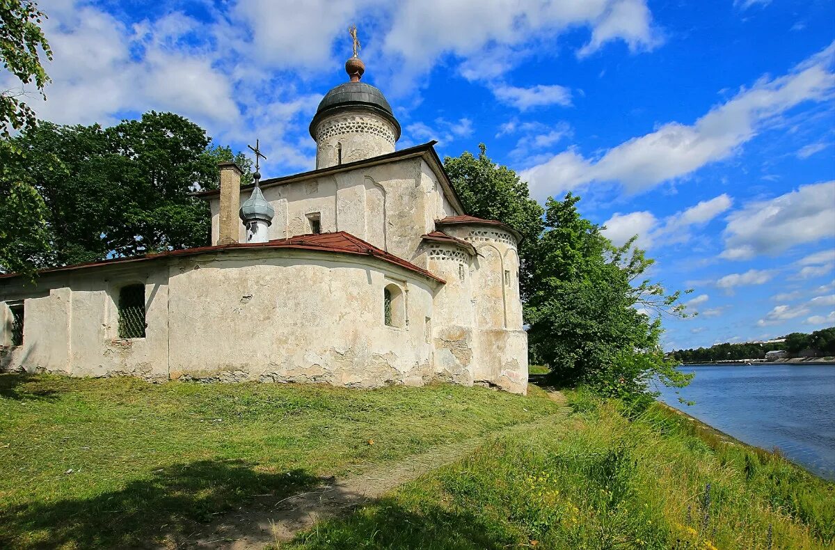 Православные церкви псков. Псковские церкви фото. Храм воскресения стадища псков воскресения. Доможирка псковская область церковь. Православные храмы пскова.
