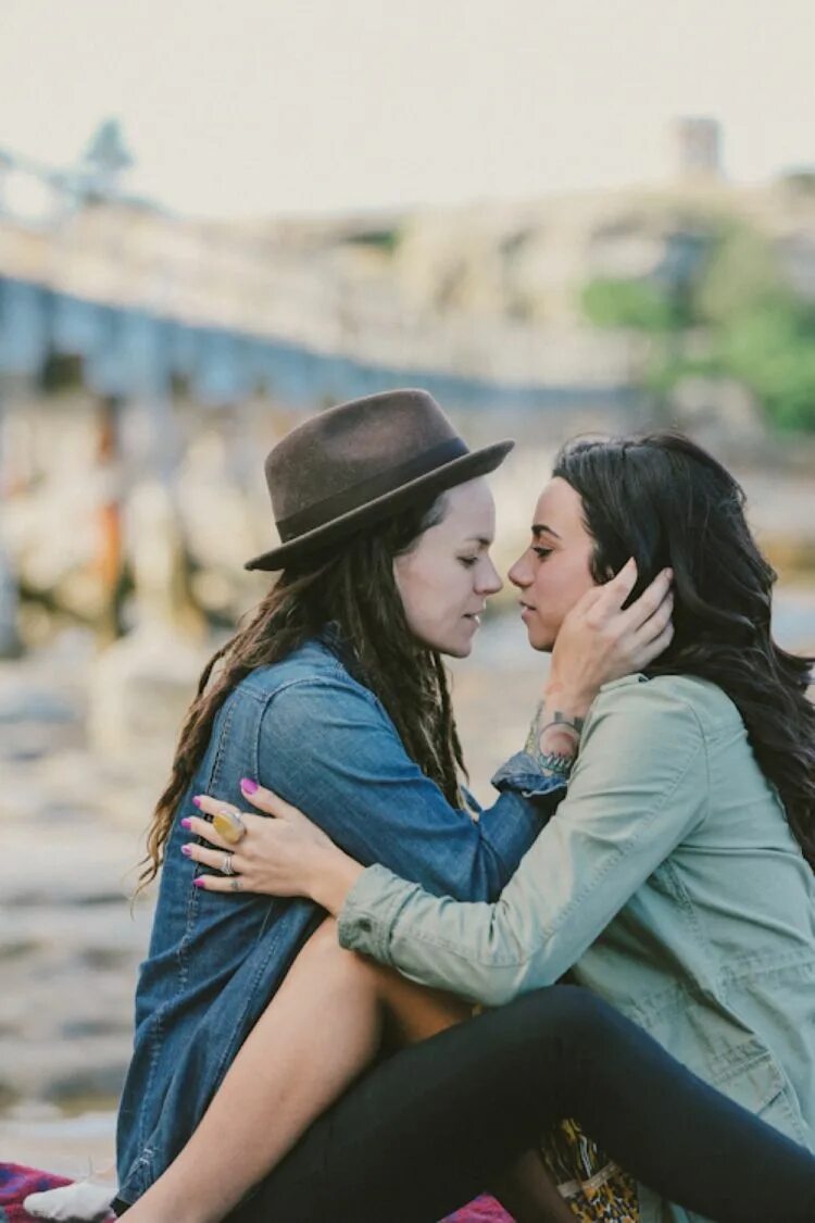 Lesbian net. Две девушки любовь. Однополая любовь девушек. Две девушки вместе любовь.