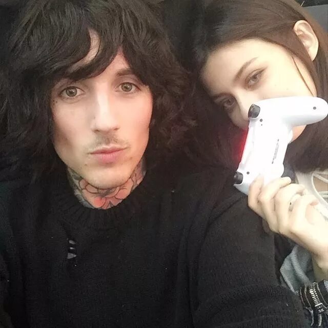 Алисса Сайкс. Алисса САЛЛС Оливер Сайкс. Oliver Sykes and Alissa Salls. Жена Оливера Сайкса Алиса. Alisa oliver 18