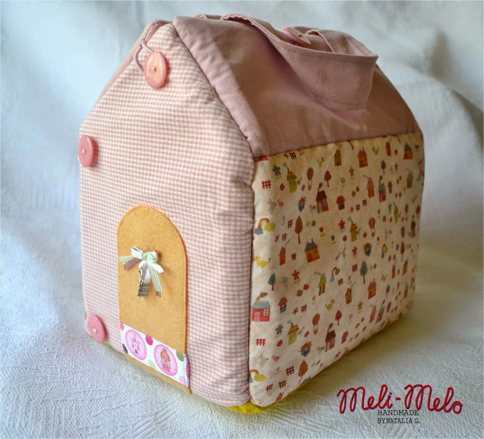 Шитые домики. Шьем домик. Красивая сумочка домик шкатулка своими руками-. МК мягкий домик-сумка для детей. Сумка домик для куклы из ткани своими руками.