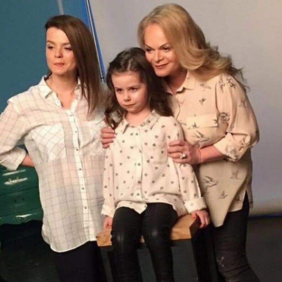 ангелина анатольевна миончинская. сколько лет дочери долиной. сколько лет дочери долиной. ангелина миончинская. ангелина миончинская дочь ларисы долиной.