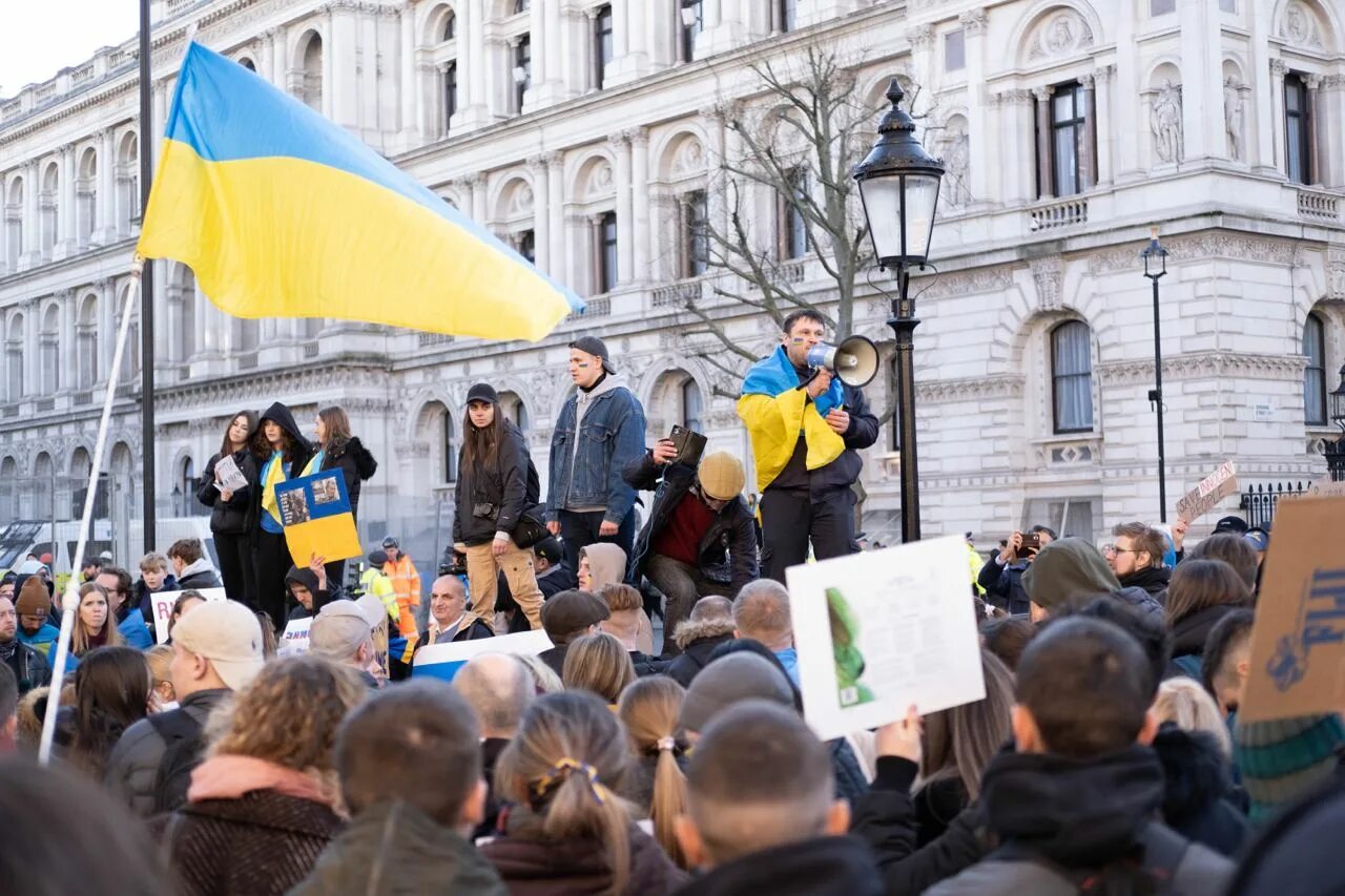 Украинцы в Великобритании. Местные жители. Недовольные украинцы. Украинцы в Болгарии. Украинцы в 2024г