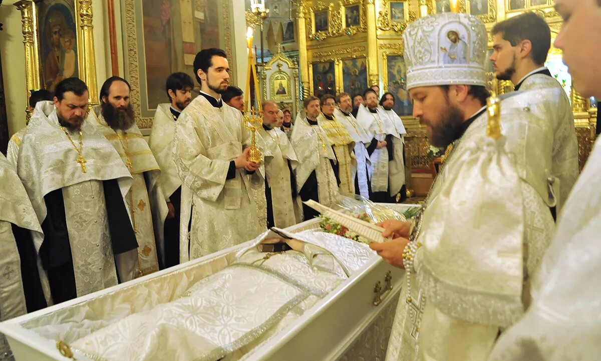 Православные хоронят в воскресенье. Погребение священнослужителей.