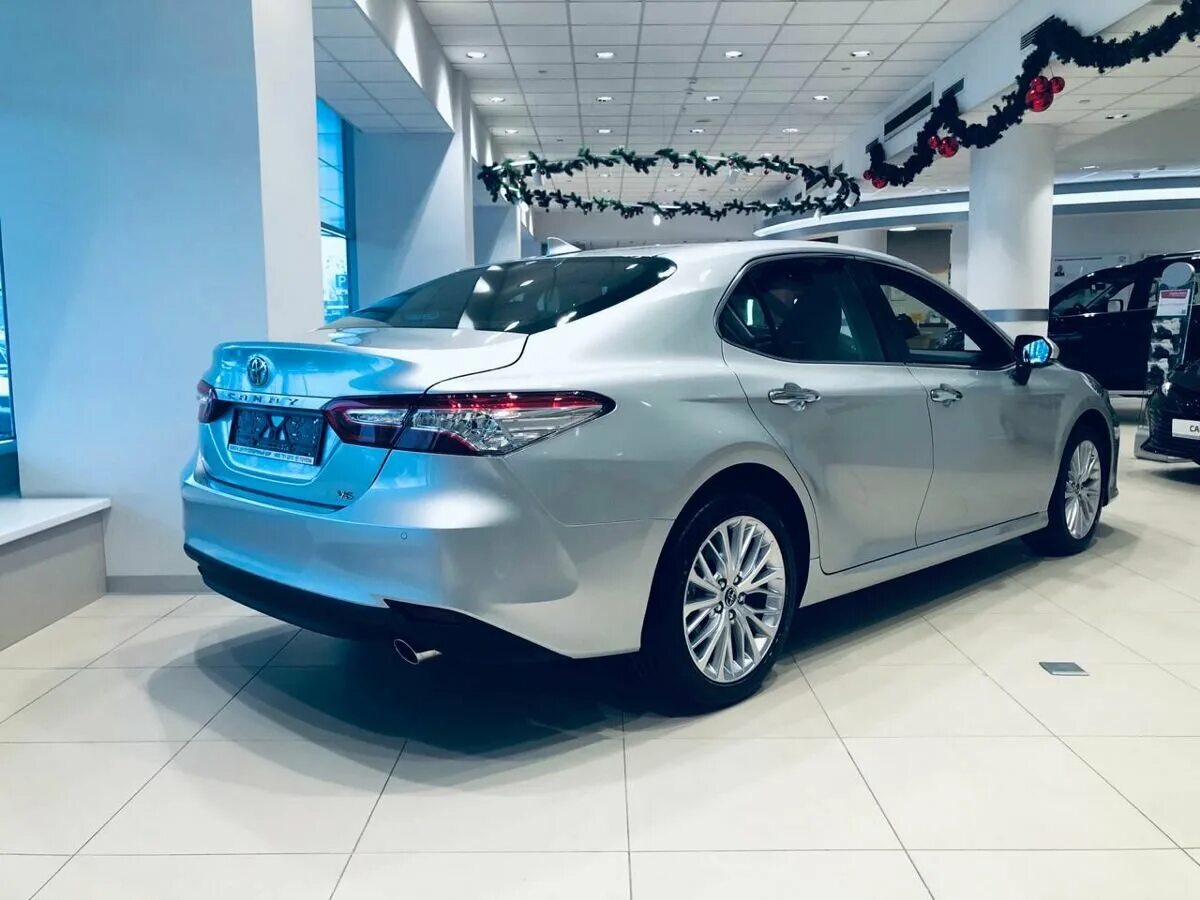 5. Toyota camry xv70 2017.