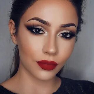 Глаза карие карие губы