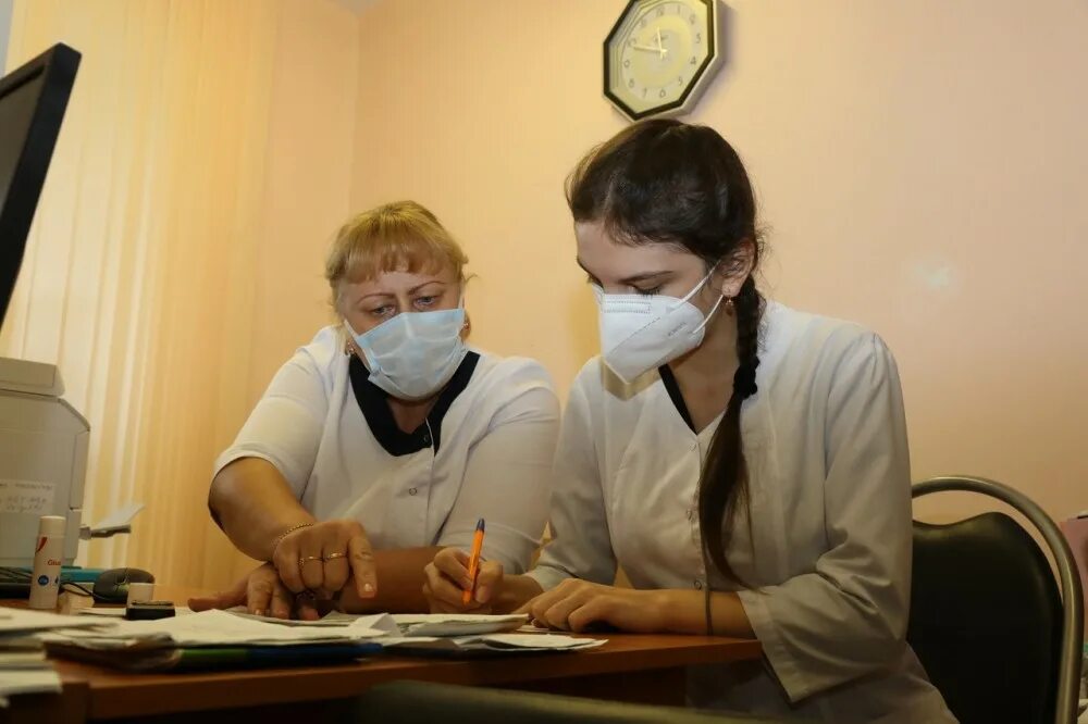 КГУ Калуга студенты медики. КГУ врачи Калуга. Врачи и медсестры в Калуге. Студенты медики Калуга негры.