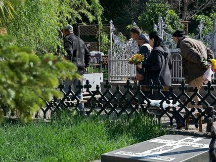 Что такое родительский день на кладбище