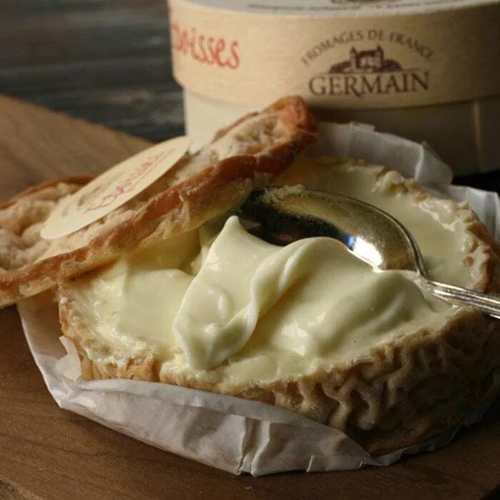 Сыр воняющий. Сыр Epoisses by Germain. Эпуас де Бургонь (Epoisses de Bourgogne). Вонючий французский сыр. Epoisses — самый зловонный сыр.
