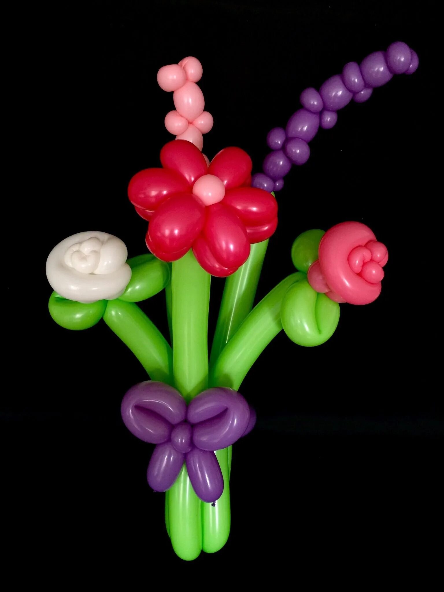 Цветы из шаров. Цветы из шариков для моделирования. Букет из ШДМ. Цветы из шариков воздушных.