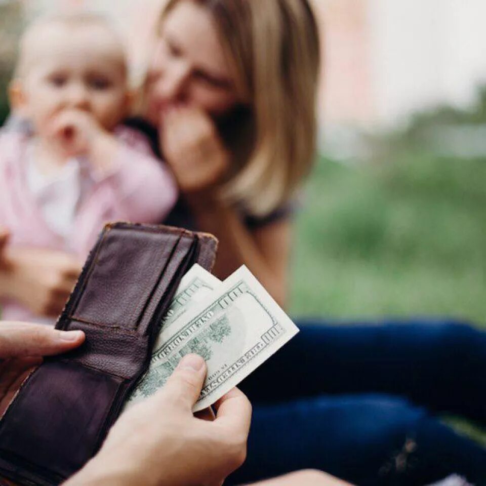 Материальное содержание родителей детьми