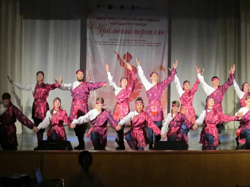 Коркина и остроухов юмористы. Коркина концерт. Дк горняк коркино. Аншлаг дуэт коркина и остроухов. Юмористический дуэт коркина и остроухов.