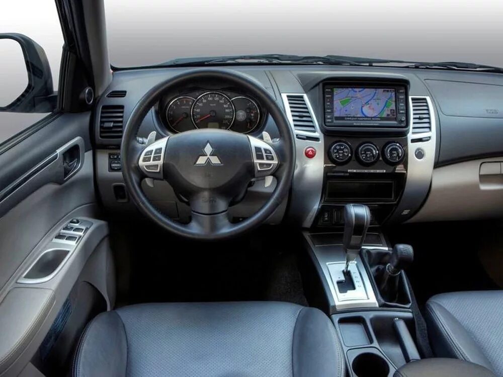 Mitsubishi pajero 2008 салон. Mitsubishi pajero sport салон. Mitsubishi pajero sport 2014. салон паджеро спорт. салон паджеро спорт.