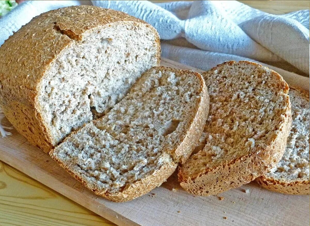 Хлеб из овсяных отрубей. Хлеб деревенский отрубной. Цельнозерновой отрубной хлеб. Цельнозерновой хлеб с отрубями. Хлеб пшеничный цельнозерновой.