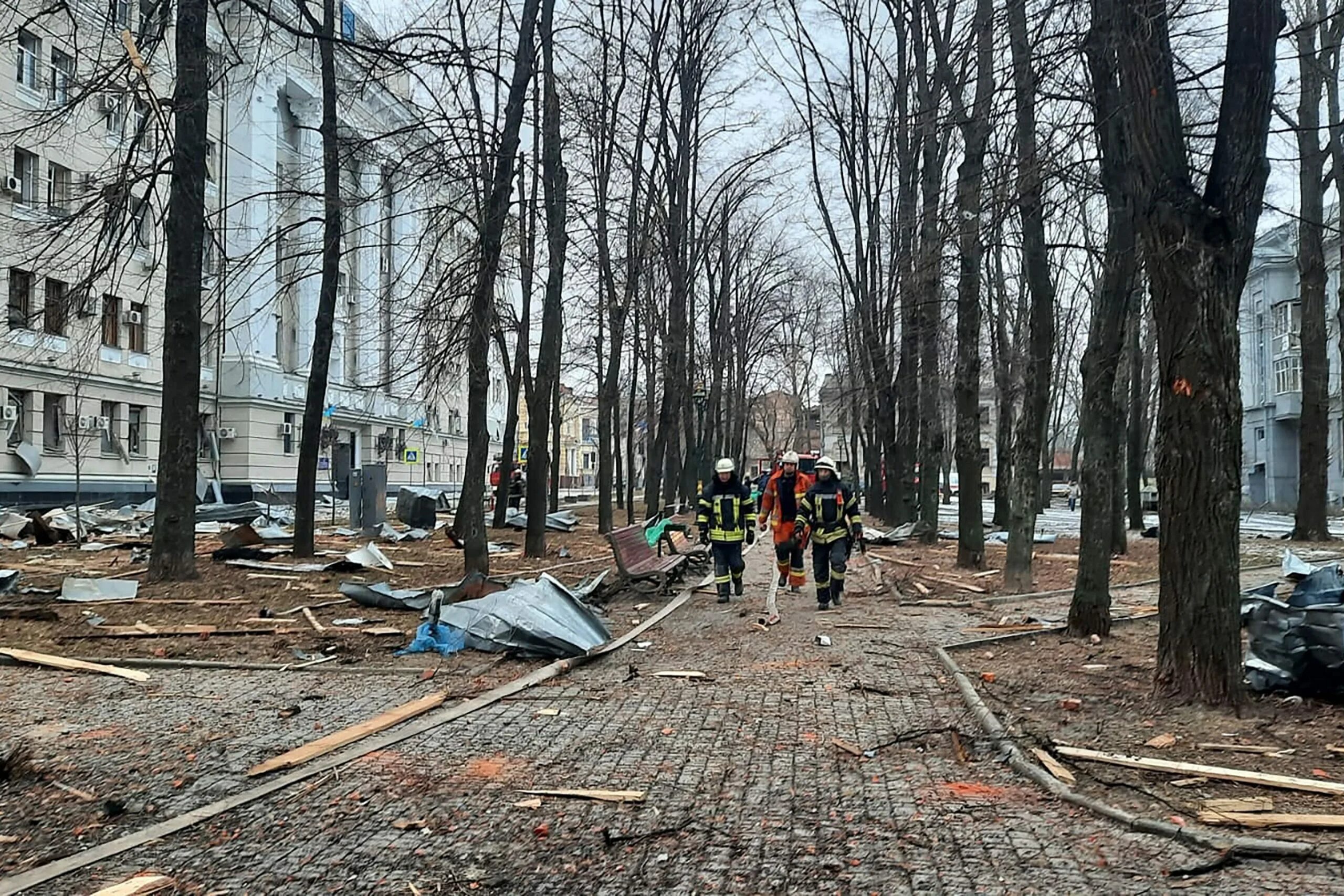 Новости харькова сегодня свежие события. Обстрел.Харькова здание. Обстрел многоэтажки в Киеве:. Харьков здание облуправления внутренних дел.