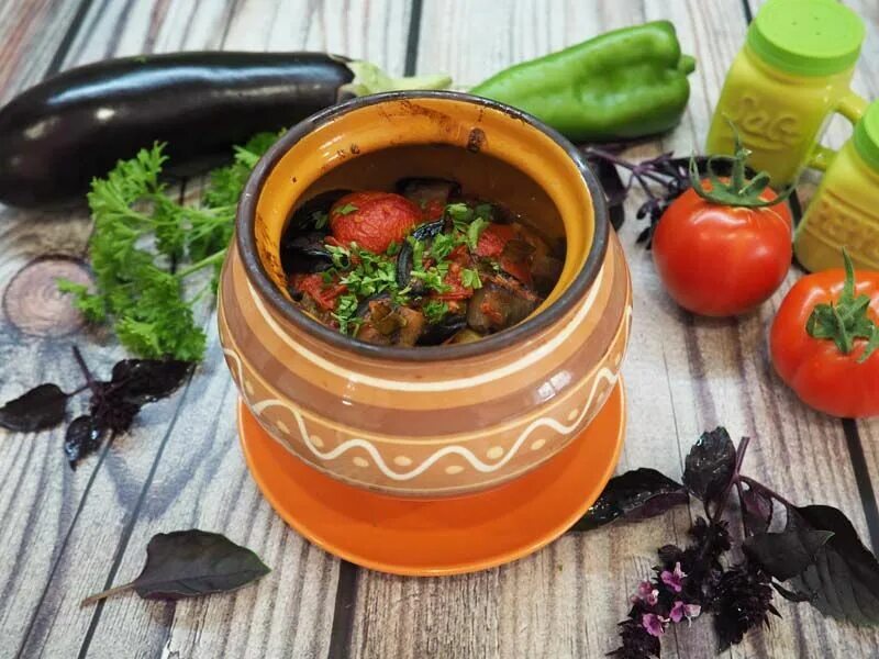 Чанахи по-грузински в горшочках. Грузинское чанахи. Горшочек по грузински рецепт. Грузинское чанахи. Чанахи с говядиной в горшочках.