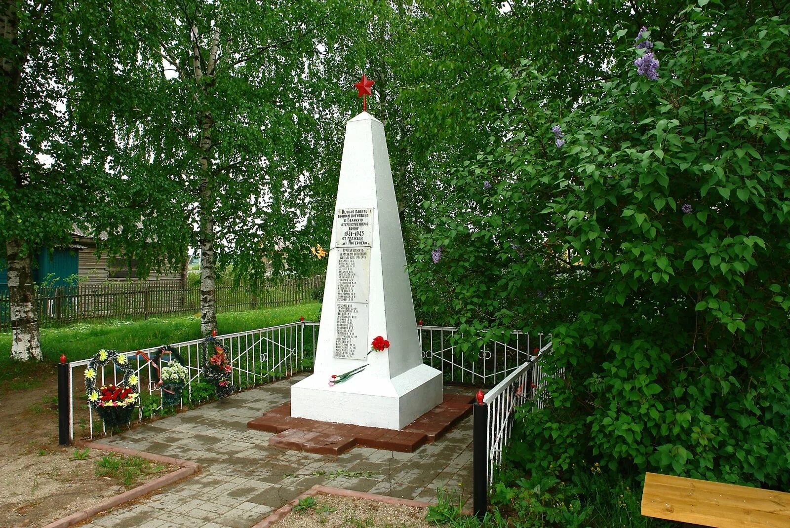 обелиски в поселках. обелиски в поселках. покровское шекснинский район. обелиск 69 воинов новокузнецк. обелиски в поселках.